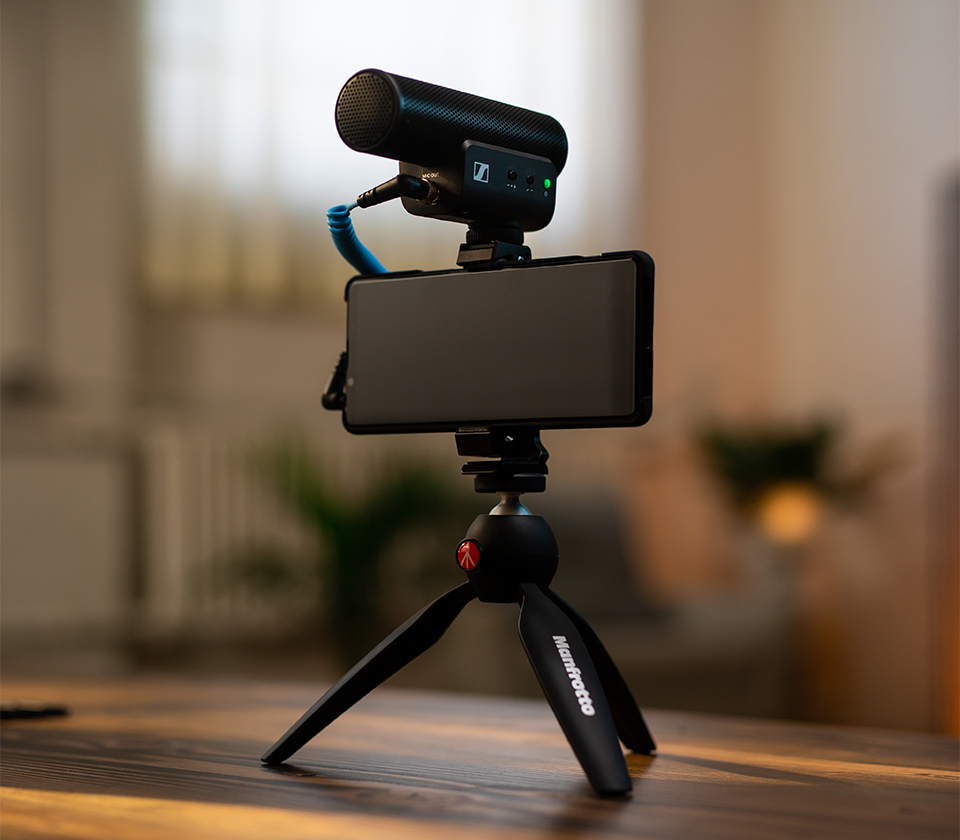 Sennheiser MKE 400 MOBILE KIT Shotgun Microphone Kit with Tripod Phone Holder