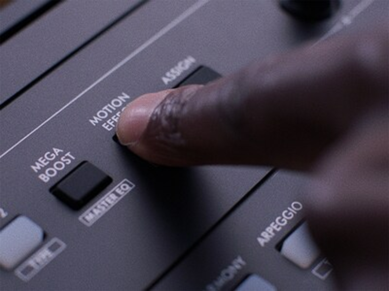 Yamaha PSR-e483 61-Key Portable Keyboard