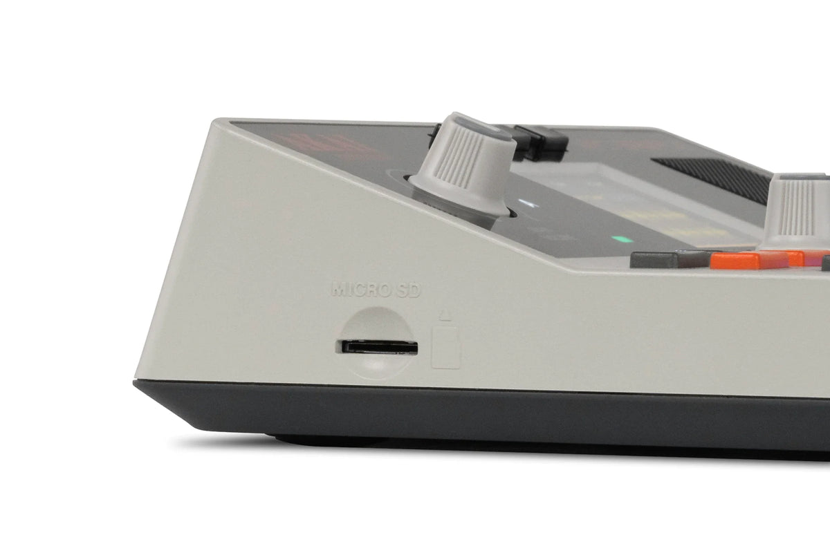 Akai Sampling Machine AKAI Professional MPC SAMPLE Portable Groovebox and Sampling Machine ...